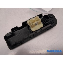 Renault - Clio - Multi-functional window switch