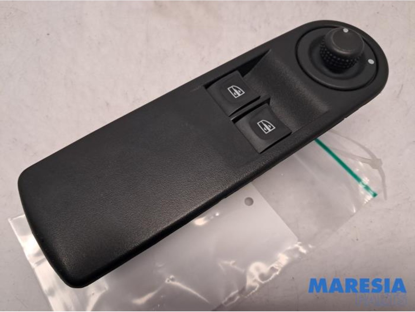 Renault - Clio - Multi-functional window switch