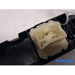 Renault - Clio - Multi-functional window switch