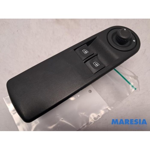 Renault - Clio - Multi-functional window switch