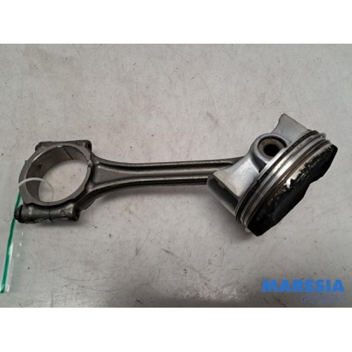 Opel - Corsa - Connecting rod