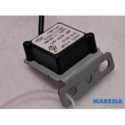 Renault - Clio - GPS antenna