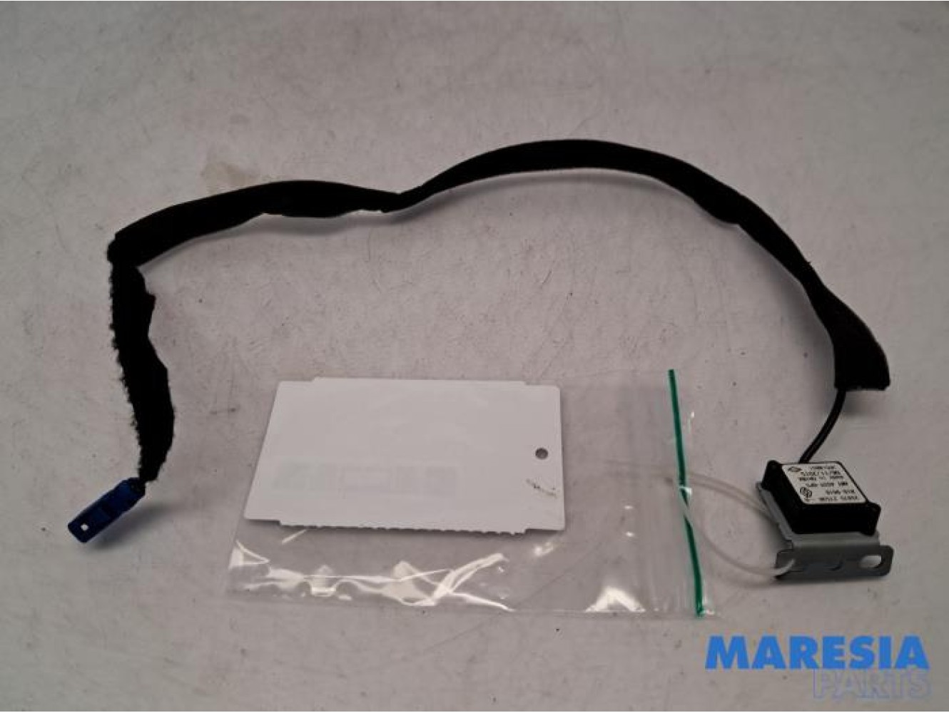 Renault - Clio - GPS antenna
