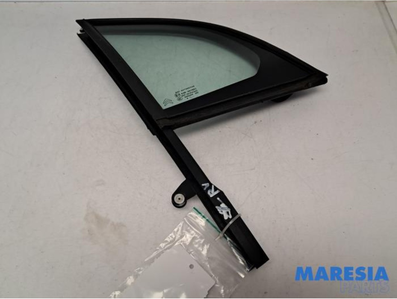Citroen - DS3 - Quarter light, front right