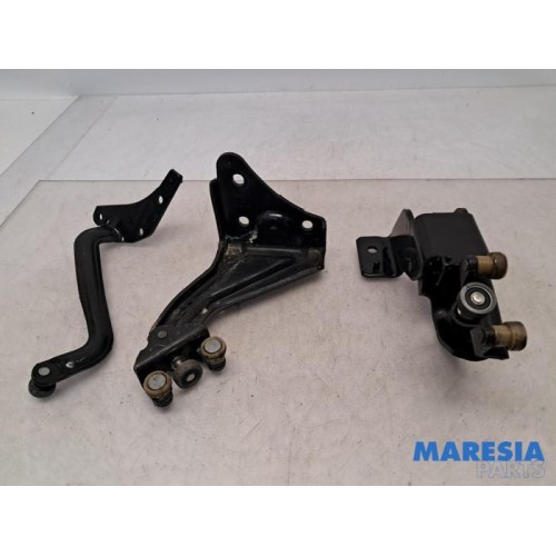 Peugeot - Expert - Sliding door roller, right