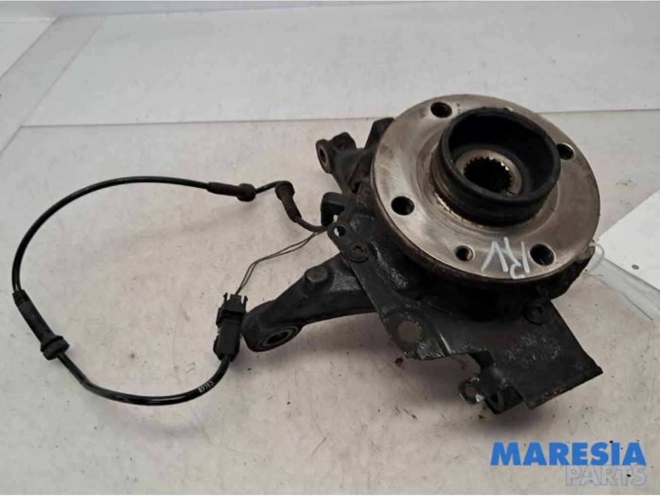 Renault - Clio - Knuckle, front right