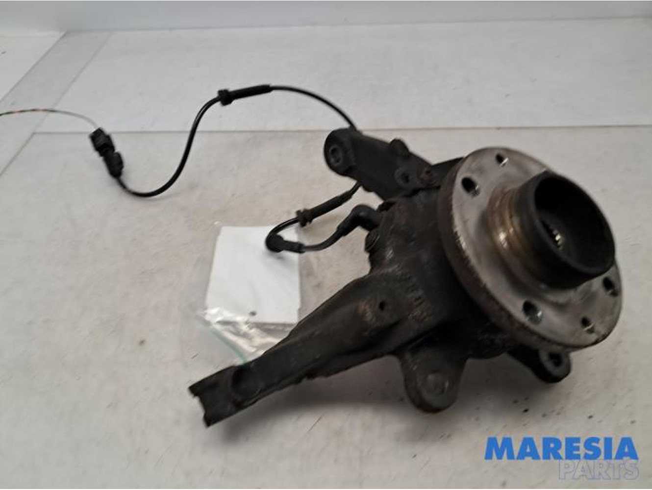 Renault - Clio - Achsschenkel links vorne