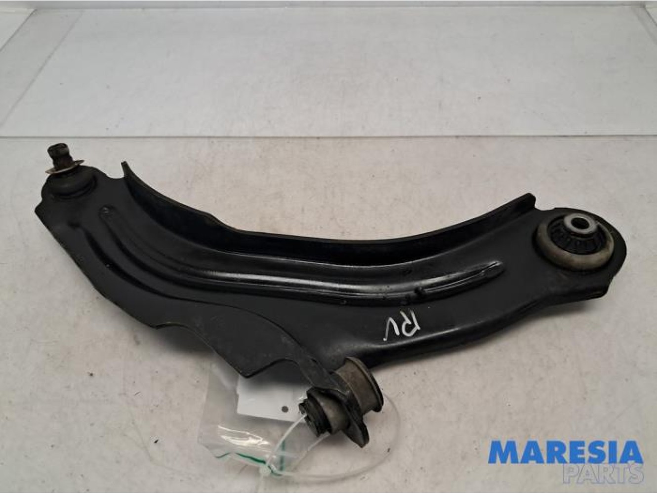 Renault - Clio - Front lower wishbone, right