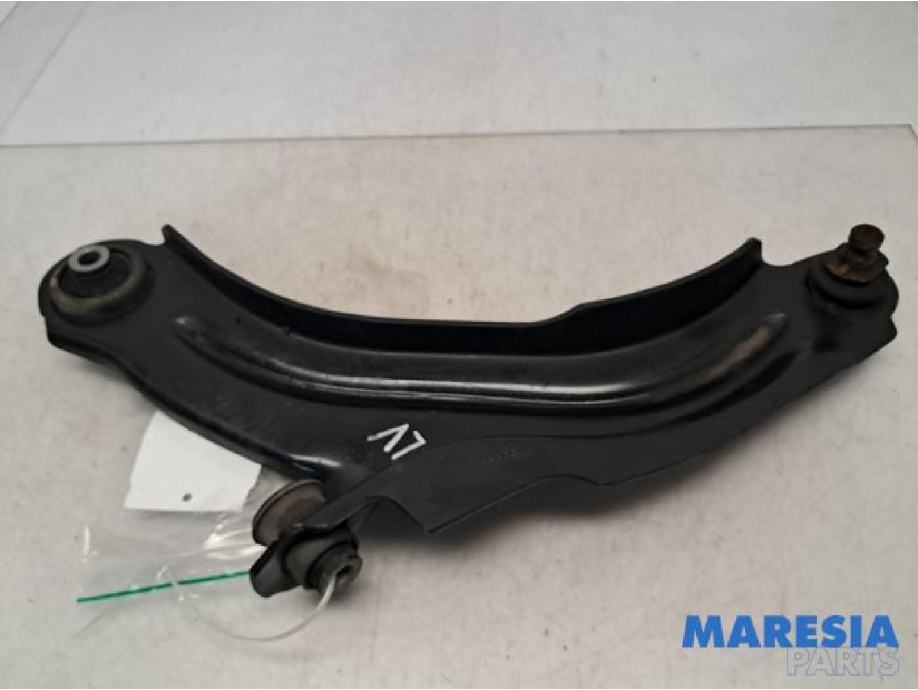 Renault - Clio - Front lower wishbone, left