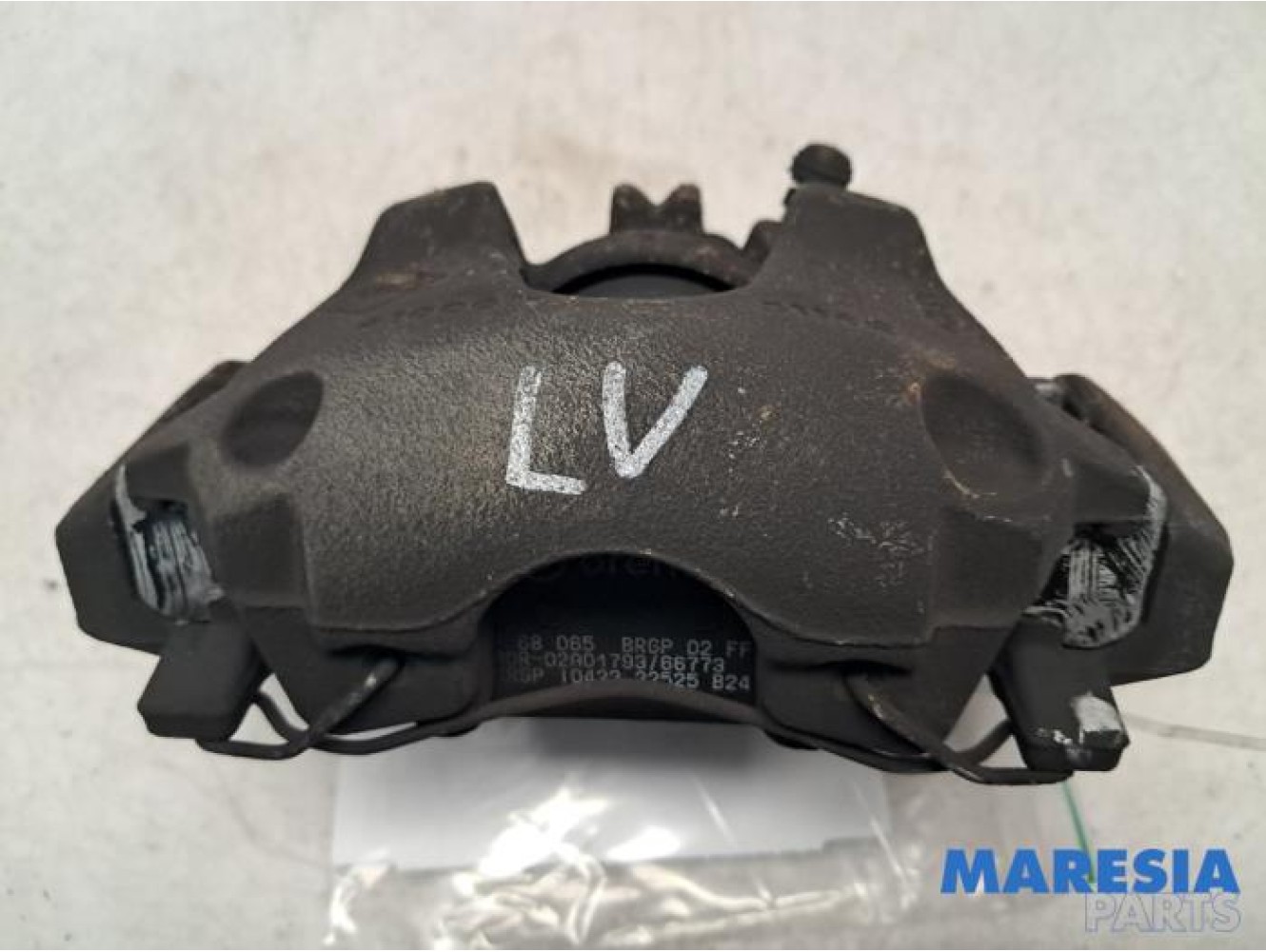 Renault - Clio - Front brake calliper, left