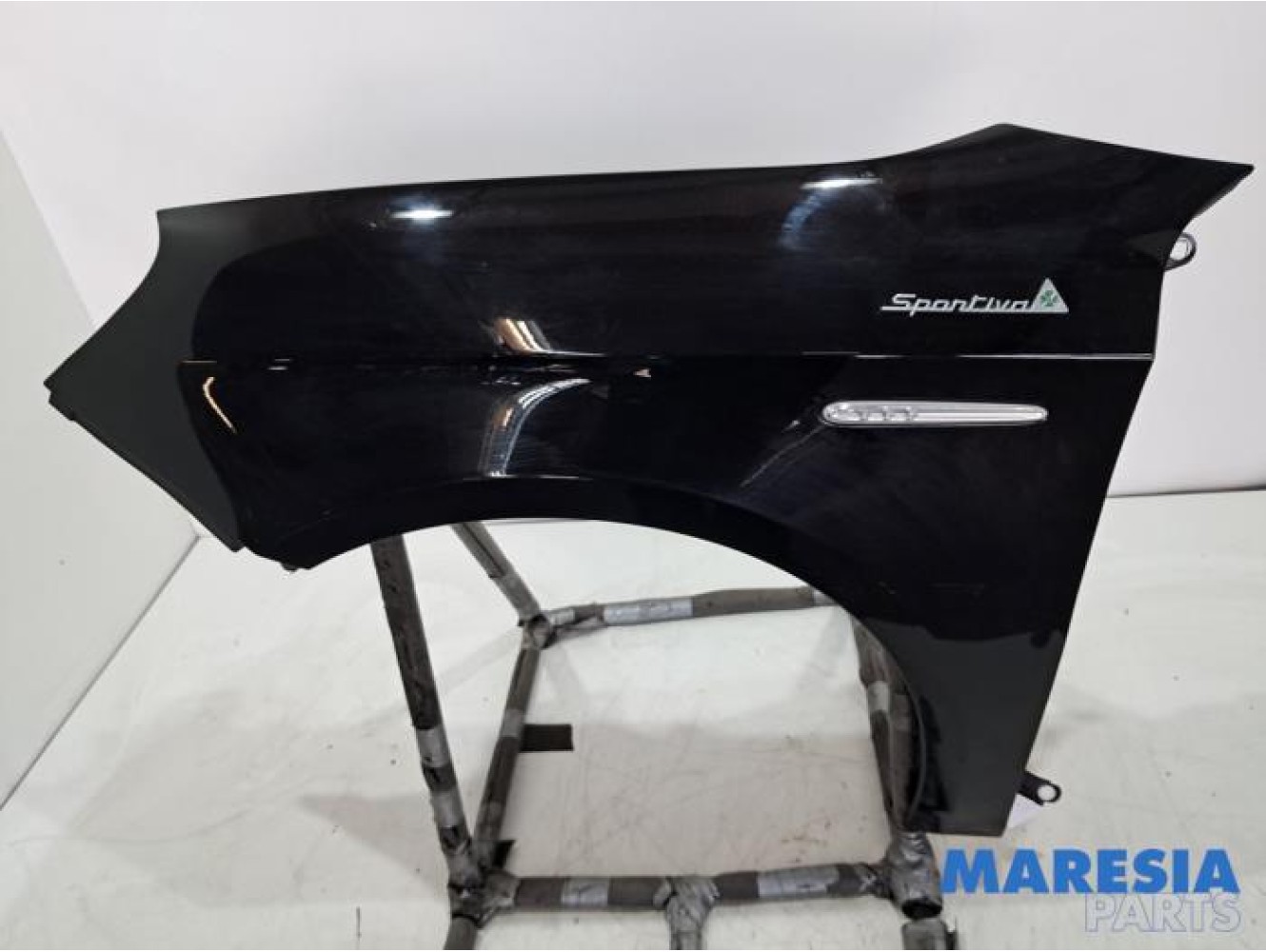 Alfa Romeo - Giulietta - Front wing, left