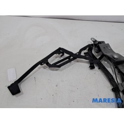 Renault - Megane - Convertible top hinge