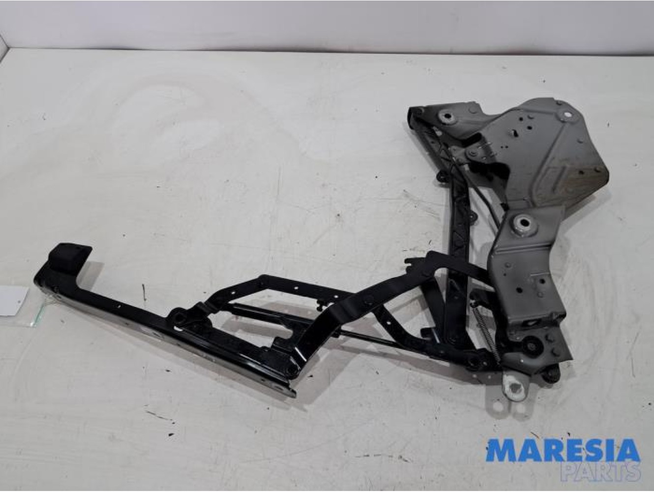 Renault - Megane - Convertible top hinge
