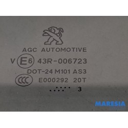 Peugeot - 2008 - Rear door window 4-door, left