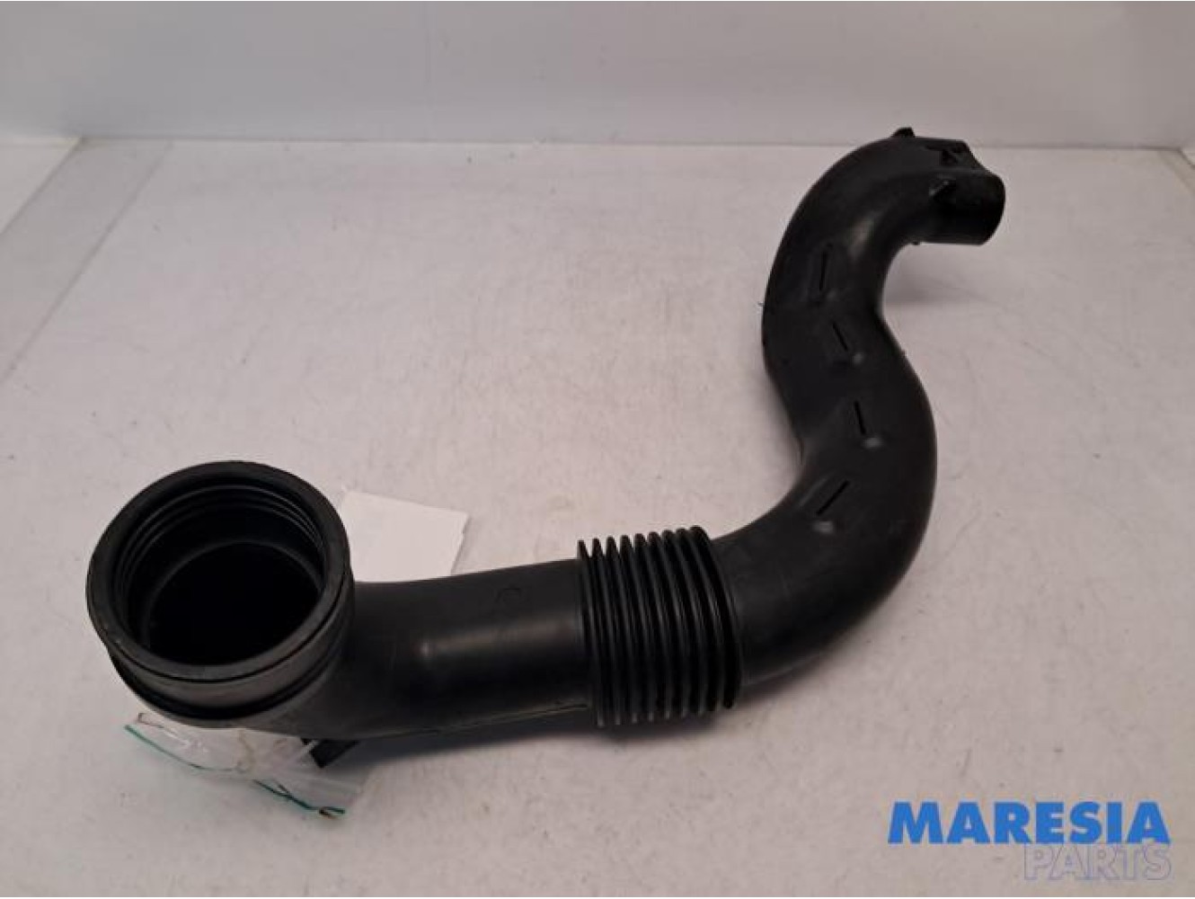 Renault - Clio - Air intake hose