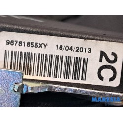 Peugeot - 2008 - Rear seatbelt, centre