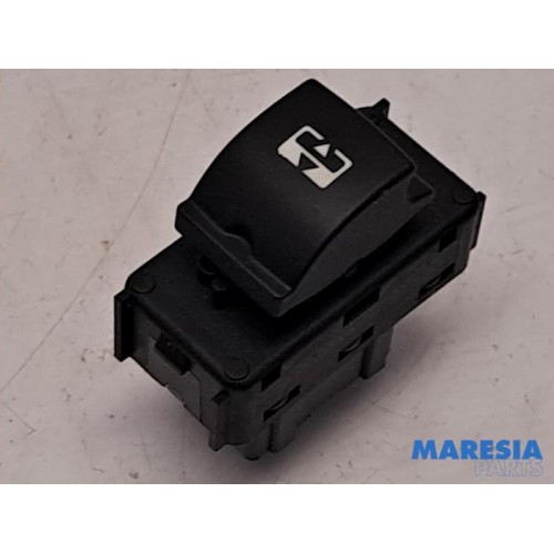 Peugeot - 2008 - Sunroof switch