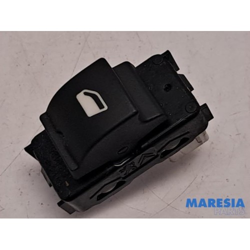 Peugeot - 2008 - Electric window switch