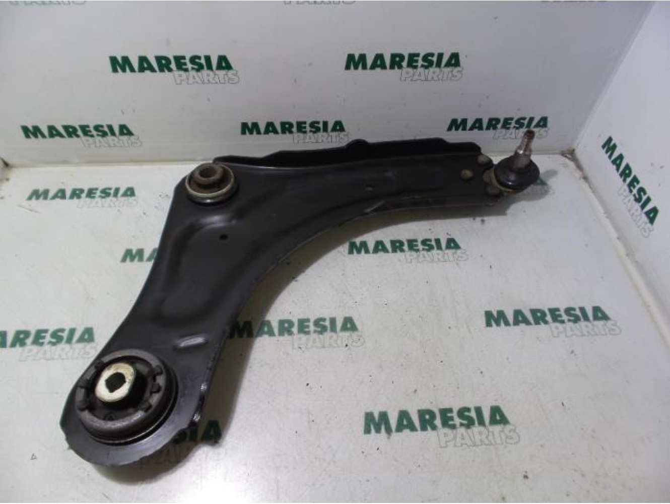 Renault - Megane Scenic - Front lower wishbone, right