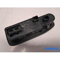 Peugeot - 2008 - Multi-functional window switch