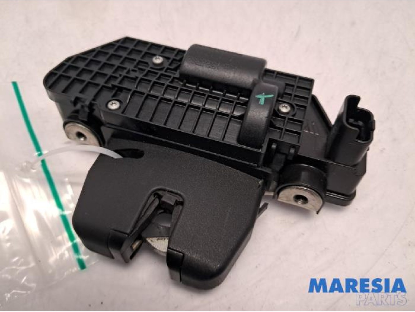 Peugeot - 2008 - Tailgate lock mechanism