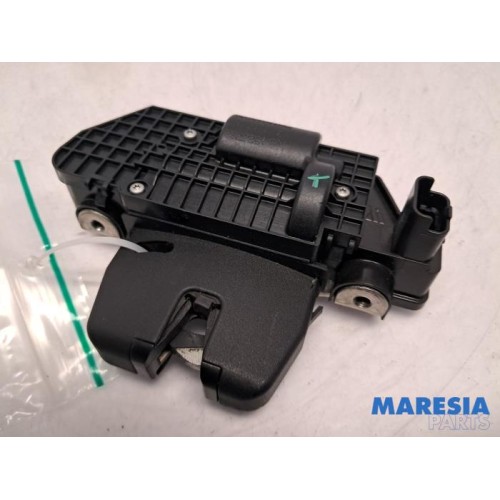 Peugeot - 2008 - Tailgate lock mechanism
