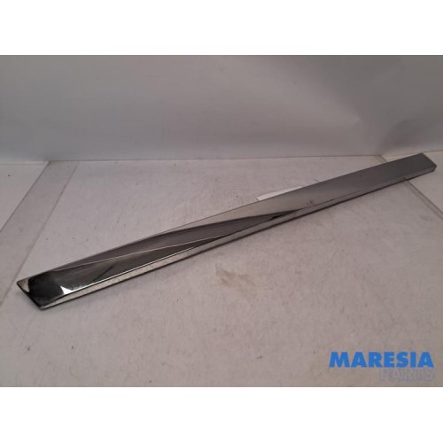 Peugeot - 2008 - Door strip