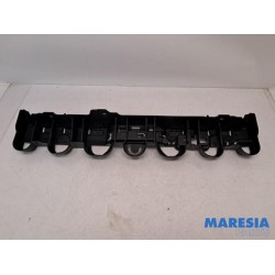 Renault - Clio - Rear bumper bracket central