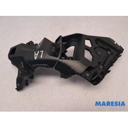 Renault - Clio - Rear bumper bracket central