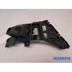 Renault - Clio - Rear bumper bracket central