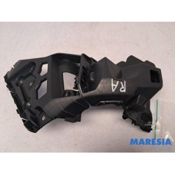 Renault - Clio - Rear bumper bracket central