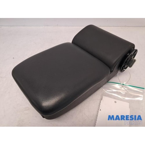 Alfa Romeo - Giulietta - Armrest
