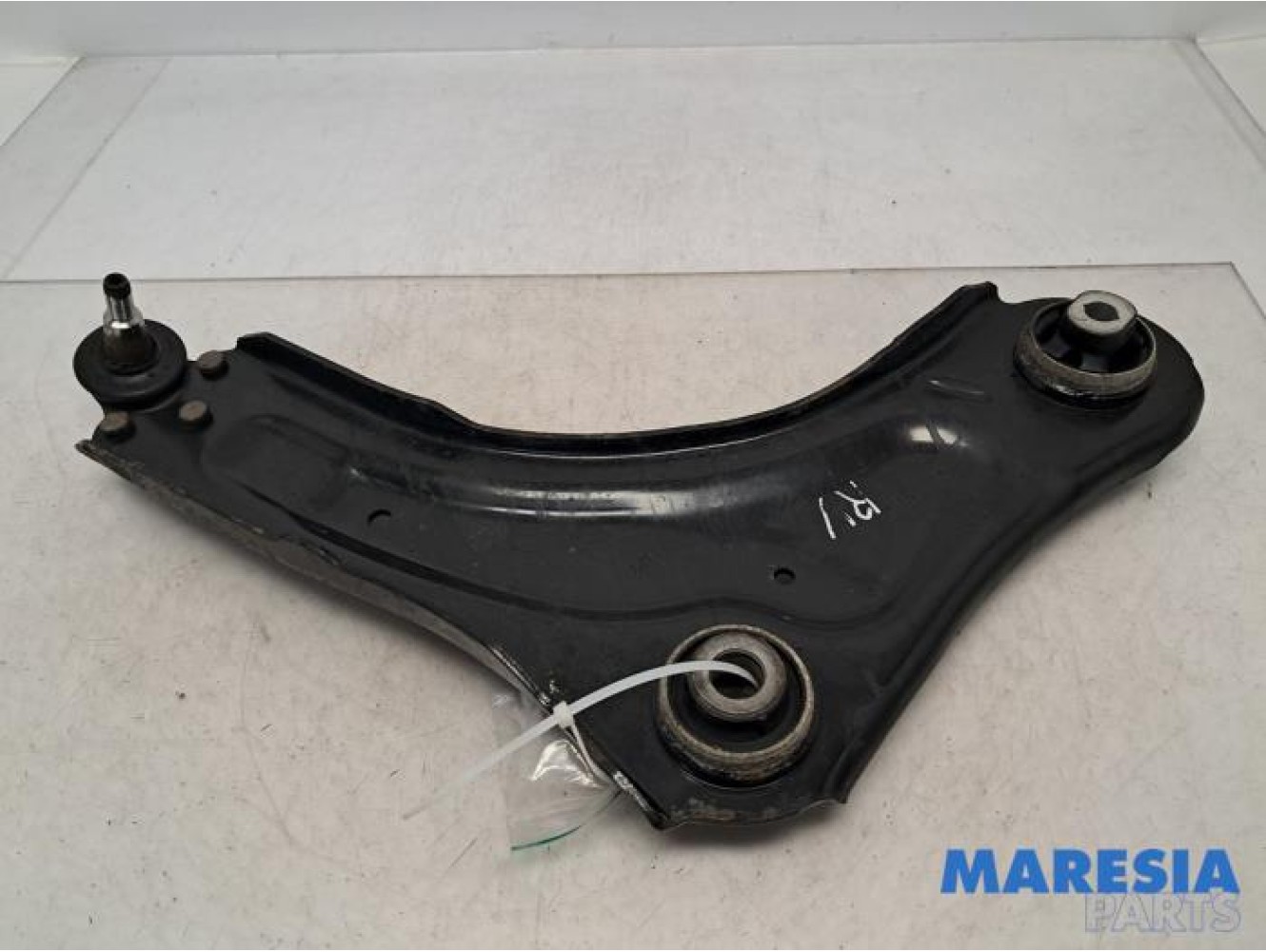Renault - Megane - Front lower wishbone, right