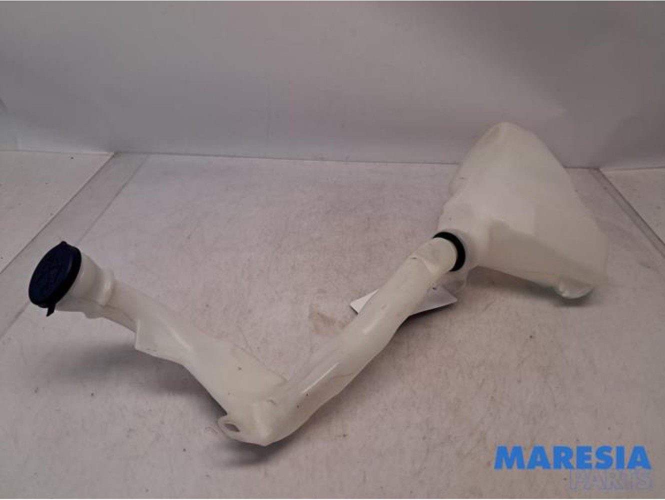 Peugeot - 2008 - Front windscreen washer reservoir