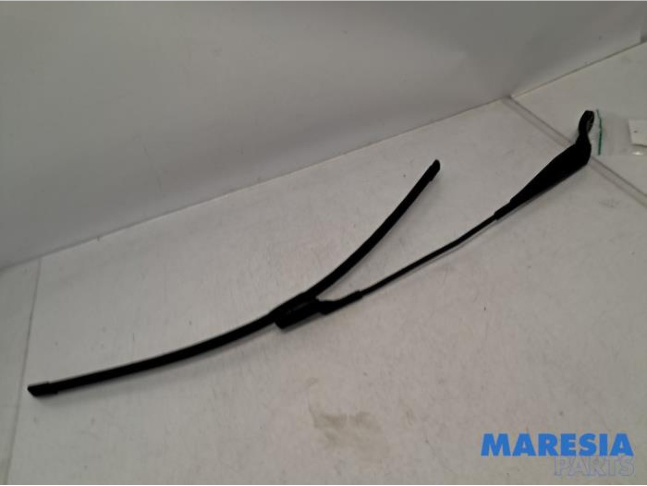 Peugeot - 2008 - Front wiper arm