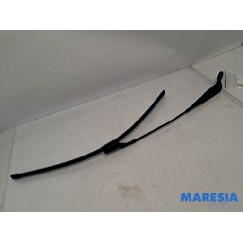 Peugeot - 2008 - Front wiper arm