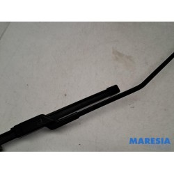 Peugeot - 2008 - Front wiper arm