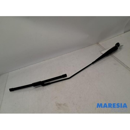 Peugeot - 2008 - Front wiper arm