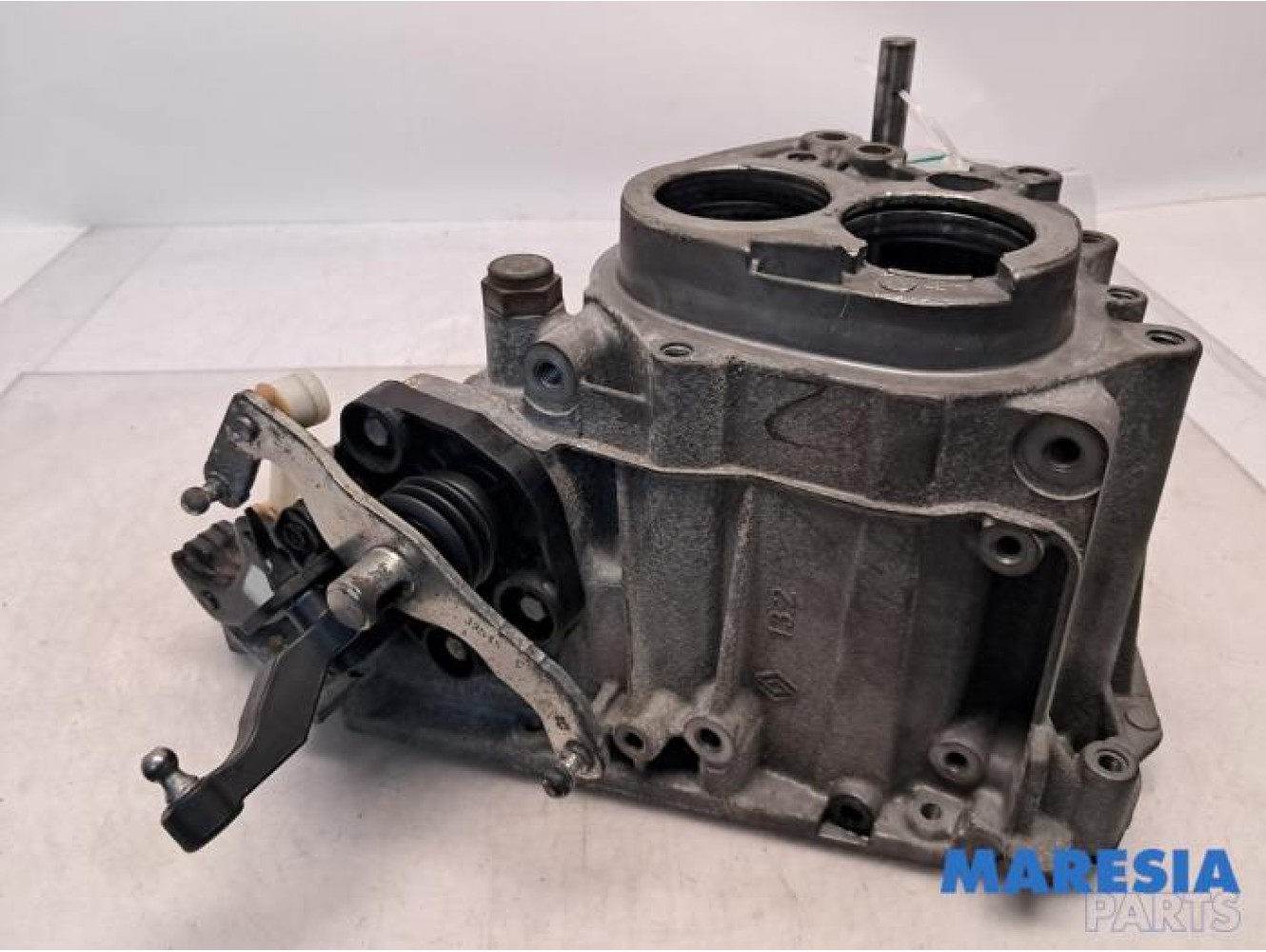 Renault - Clio - Gearbox casing