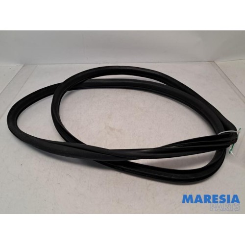 Alfa Romeo - Giulietta - Rear door seal 4-door, left