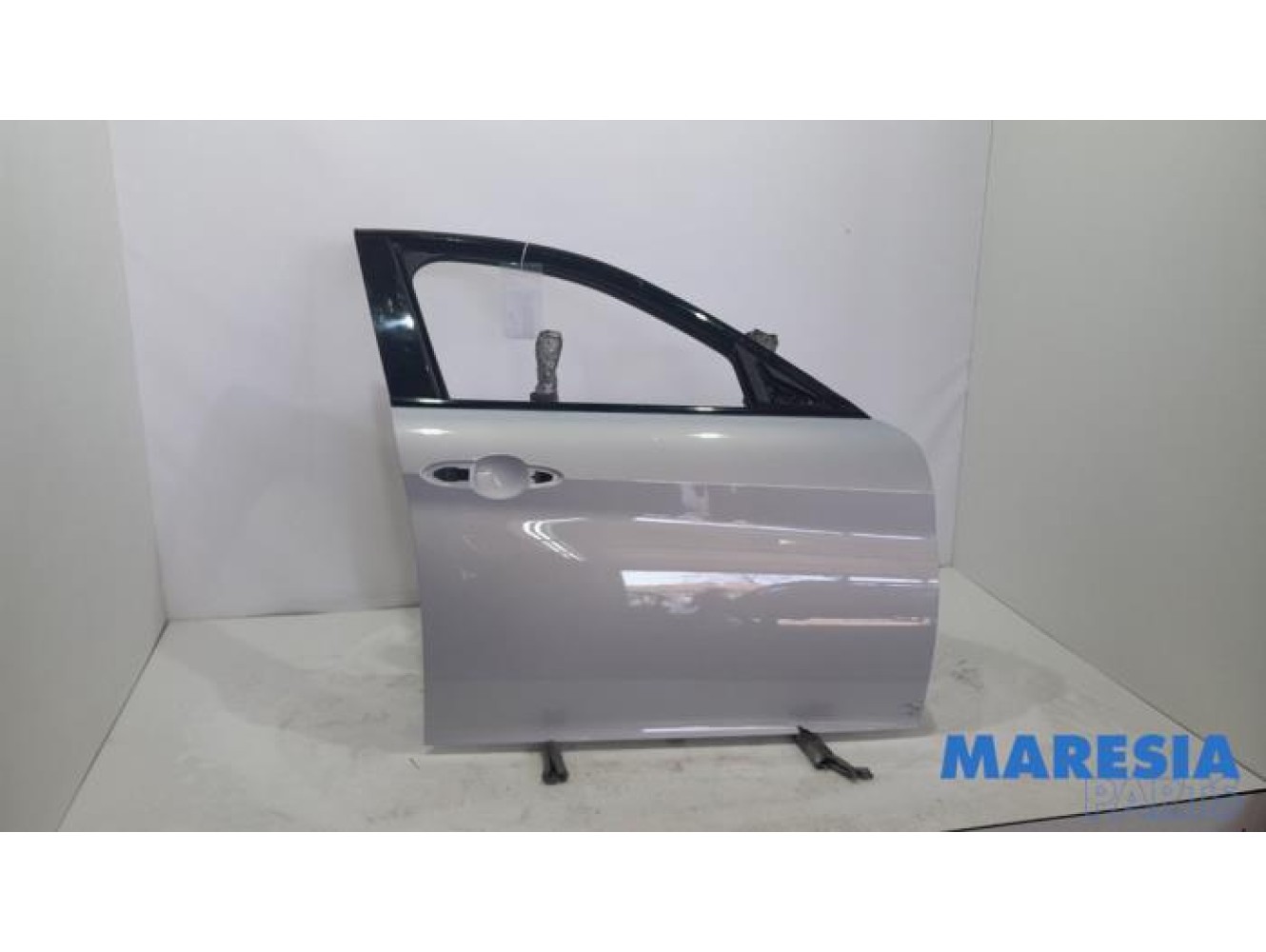 Alfa Romeo - Giulia - Front door 4-door, right