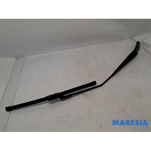 Alfa Romeo - Giulietta - Front wiper arm