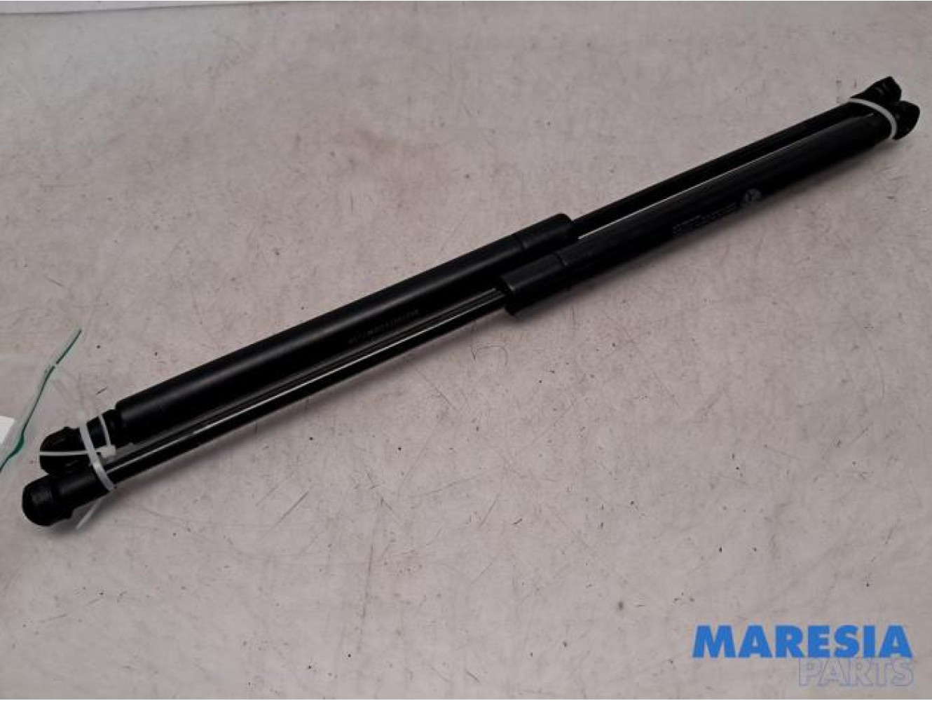 Alfa Romeo - Giulietta - Set of bonnet gas struts