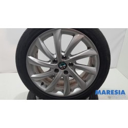 Alfa Romeo - Giulietta - Sportvelgenset + banden