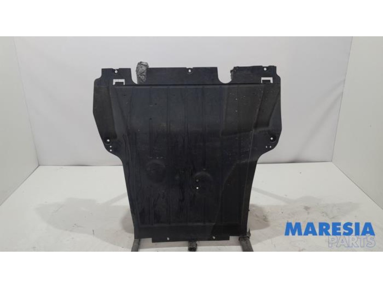 Renault - Clio - Engine protection panel
