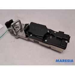 Renault - Megane - Tailgate lock mechanism