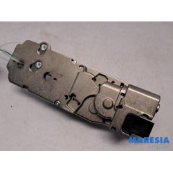 Renault - Megane - Tailgate lock mechanism