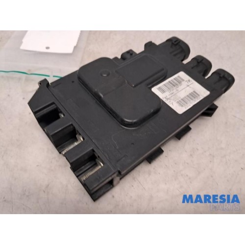 Renault - Megane - Voltage regulator