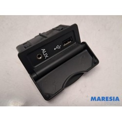 Renault - Megane - AUX / USB connection