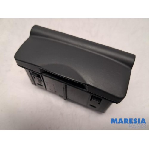 Renault - Megane - AUX/USB aansluiting